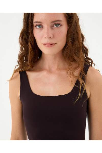 Ayma Active Plum Breast Pad, Thick Straps, Recycled, Low Back Motion Half Crop