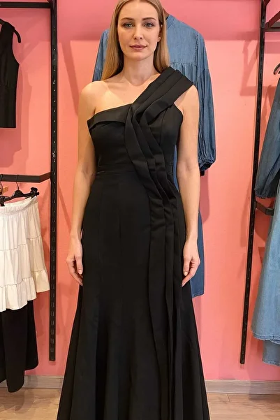 ŞIK VE MUTLU Black One Shoulder Satin Evening Dress