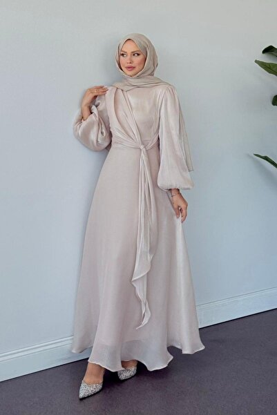 Hazamoda فستان سهرة من لا فيينز باللون البيج