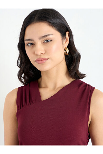 Styli Women Burgundy Sleeveless Textured Knit Top