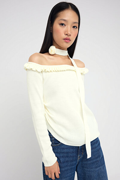 Trendyol Collection Teen Ecru Carmen Collar Rose Scarf Accessory Knitwear Body Sweater Twoaw26Kz00029