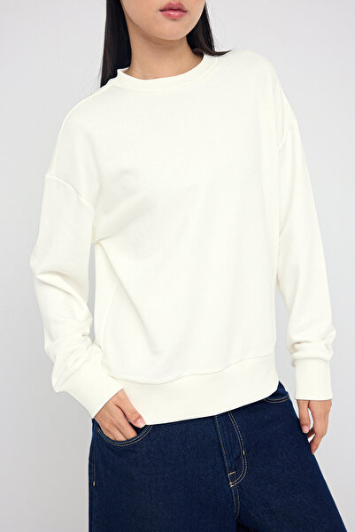 Trendyol Collection Πλεκτό φούτερ για εφήβους, χωρίς σαρδόνια, κανονικής/συνηθισμένης κοπής, με λαιμόκοψη TWOAW26SW00028