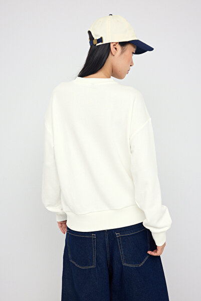 Trendyol Collection Πλεκτό φούτερ για εφήβους, χωρίς σαρδόνια, κανονικής/συνηθισμένης κοπής, με λαιμόκοψη TWOAW26SW00028