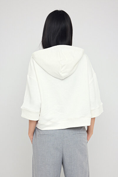 Trendyol Collection Ecru Hooded Zipper Detailed Three Quarter Sleeve Thick Knitted Sweatshirt Twoaw26Sw00024