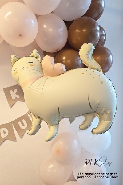 PEKSHOP قطة بيضاء ريترو - رقائق معدنية مع تفاصيل ذهبية وأقدام بالون