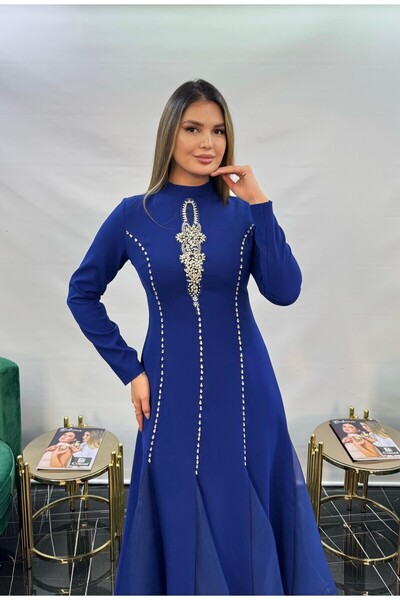 White Corner 2897 DÜZ KESİM KRİSTAL TAŞ İŞLEMELİ ELBİSE