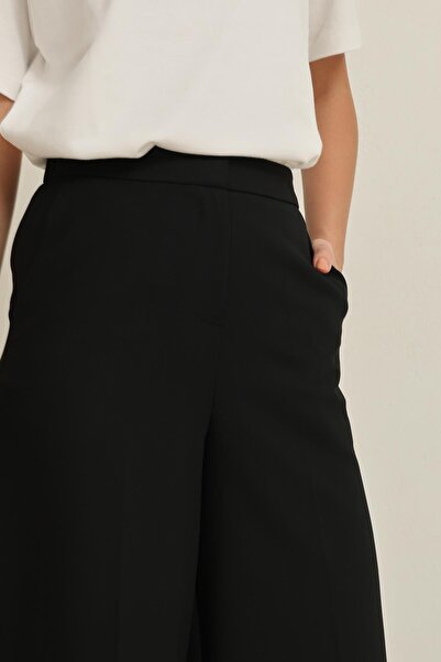 Setre Чорні штани з кишенями, зручним кроєм і широкими штанинами