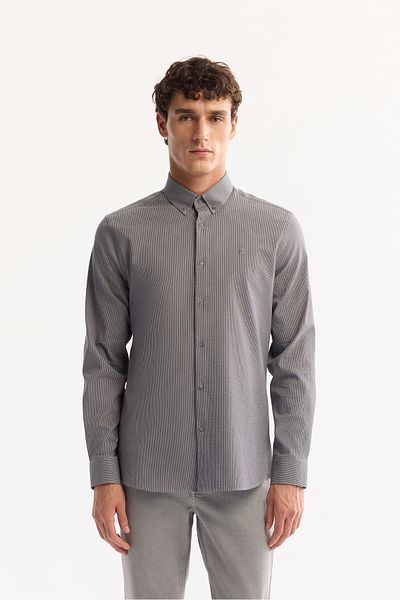 Avva Men's Gray Button Collar Seersucker Striped Slim Fit Long Sleeve Shirt A52Y2098