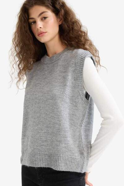 DeFacto Regular Fit Basic Прямий велосипедний комір Трикотажний светр D5364AX24AU