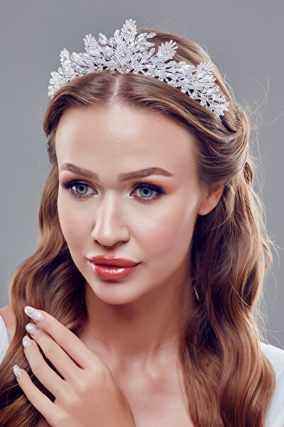 Magic Tiara Kristal Çiçek Detaylı Gelin Tacı – Zarif ve Işıltılı Tasarım