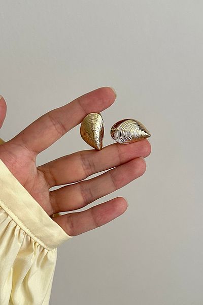 Okko Store Mussel Earrings