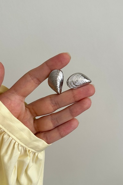 Okko Store Mussel Earrings