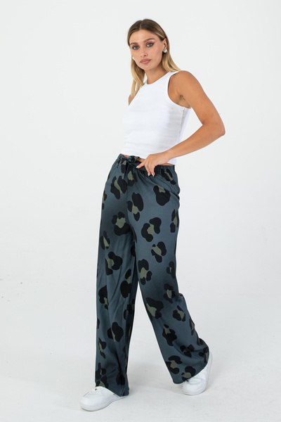 Nuevo Kadın Haki Siyah Desenli Rahat Kesim Bol Paça Pantolon – Günlük Kombin