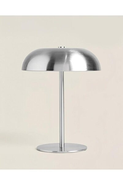 Genel Markalar Parlak gümüş şemsiye tasarımlı masa lambası, 15x22 cm, şık ve fonksiyonel ürün.