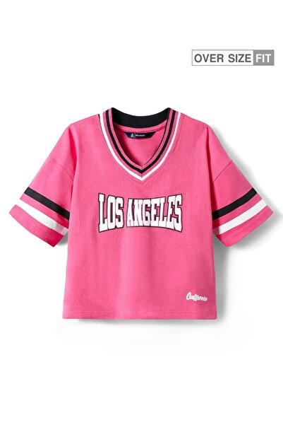 Pine kids تي شيرت بأكمام نصف منسدلة على الكتف مع طباعة نصية - وردي غامق