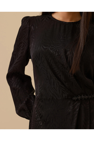 SCL Desenli Boncuk Detaylı Saten Elbise