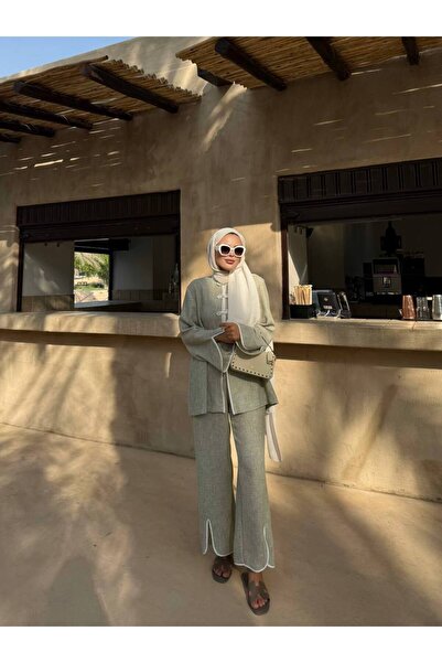 ZARERA بدلة صينية بتفاصيل أزرار مع ربطة عنق أمامية