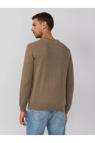 s.Oliver Men's sweater with embroidered logo and scoop neck, Regular fit