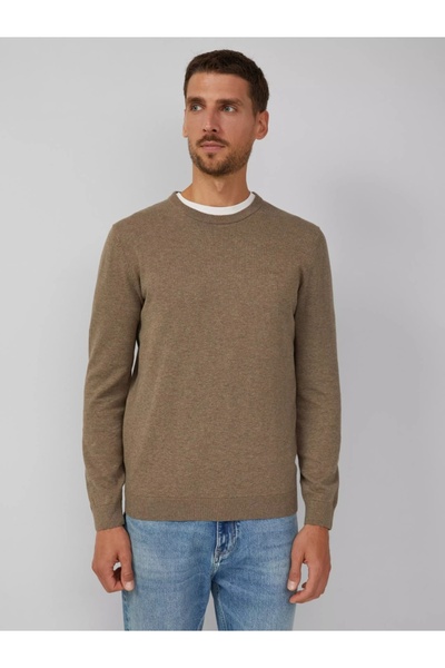 s.Oliver Men's sweater with embroidered logo and scoop neck, Regular fit