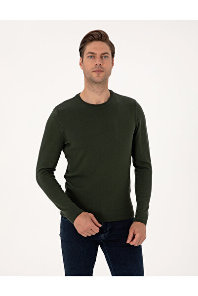 Pierre Cardin سترة تريكو أساسية ذات رقبة دائرية وقصة ضيقة باللون الكاكي الداك...