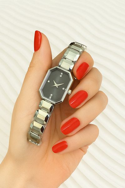 LOOQ Octagon Design New Model Women's Wristwatch