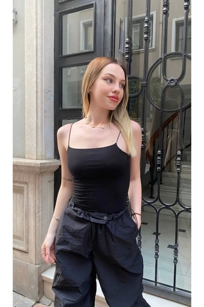 bysoca Kadın Siyah İnce İp Askılı Kare Yaka Sandy Kumaş Vücudu Saran Basic Günlük Atlet Body