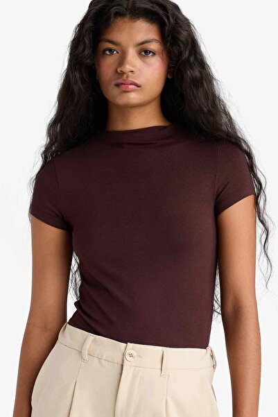 DeFacto Slim Fit Dar Kesim Yarım Balıkçı Yaka Soft Touch Kısa Kollu Tişört E5...