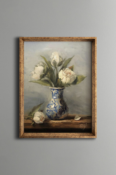 epiqart Mavi Vazoda Beyaz Güller - Vintage Desenli Çerçeve