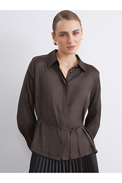 LC Waikiki Beli Kuşaklı Saten Kadın Gömlek
