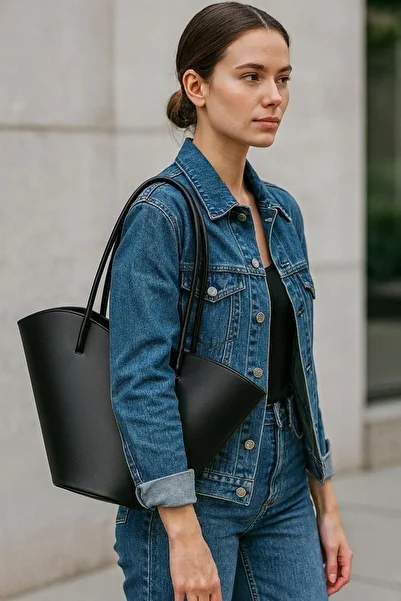 Katusa Black Wavy and Zippered Shoulder Bag