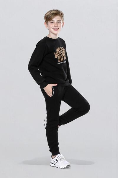 NoveraM بدلة رجالية بثلاث خيوط مع تطريز أمامي وجيب مطبوع