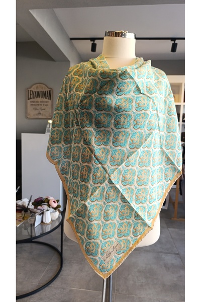 LA BOUTIQUE 100% Herbal Summer / Fall Scarf