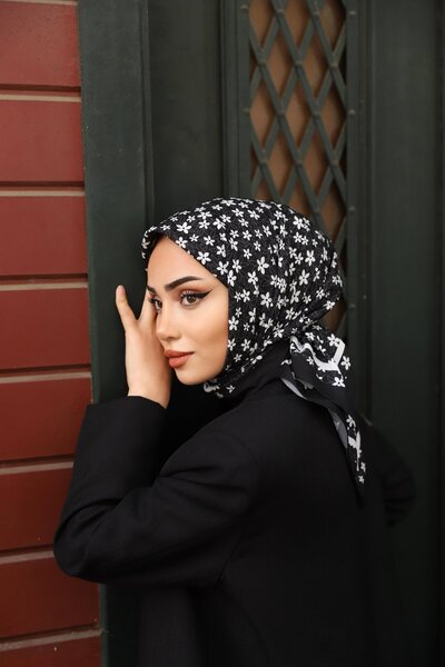 KUQOS Star Scarf