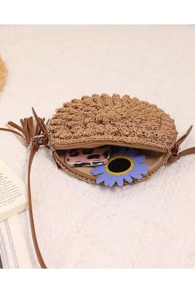 Arkaan Women's bag with an eye-catching design