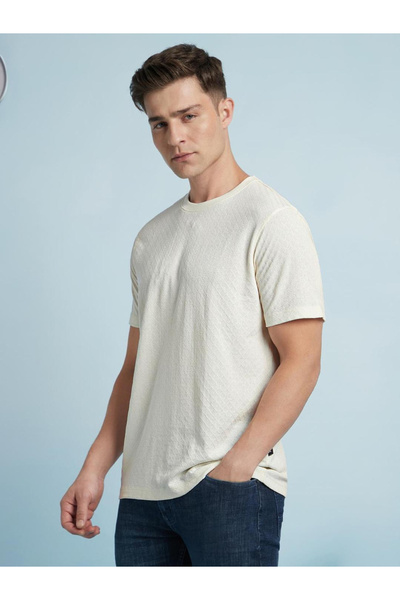 Dennis Lingo By Styli Men Off White Textured Regular Fit T-Shirt