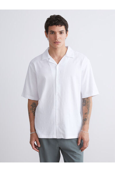 LC Waikiki قميص رجالي ذو ياقة عادية وأكمام قصيرة