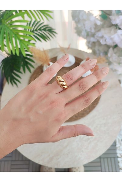 Evorya Women's Curved Twist Model Ring