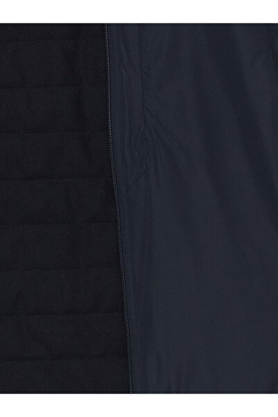 LC Waikiki Standart Kalıp Dik Yaka Erkek Şişme Yelek