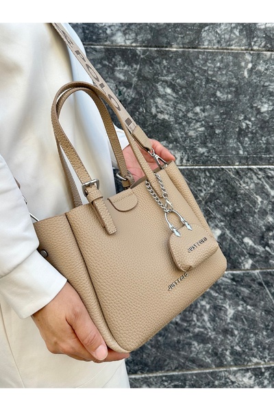 Just Polo حقيبة كتف نسائية أنيقة من الجلد الناعم الفاخر بحزام متقاطع قابل للت...