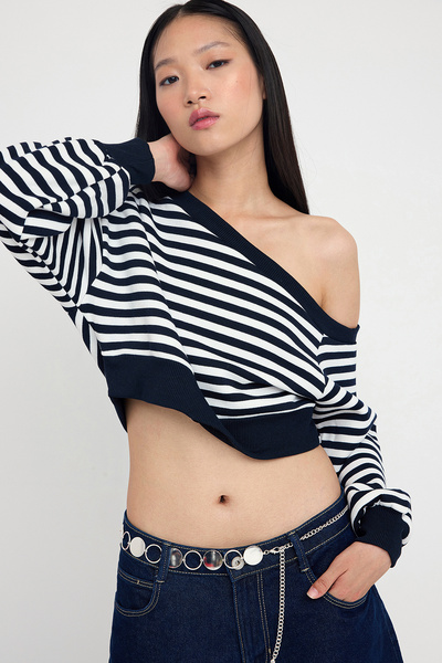 Trendyol Collection Teen Navy Blue Striped Regular Fit Inside Fleece Crop Asymmetric Collar Knitted Sweatshirt Twoaw25Sw00143