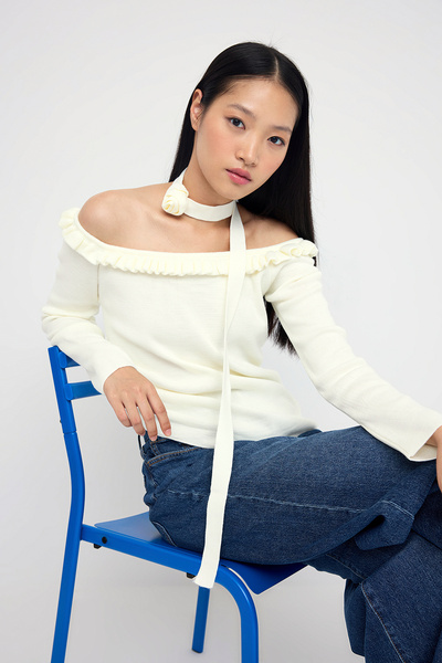 Trendyol Collection Teen Ecru Carmen Collar Rose Scarf Accessory Knitwear Body Sweater Twoaw26Kz00029