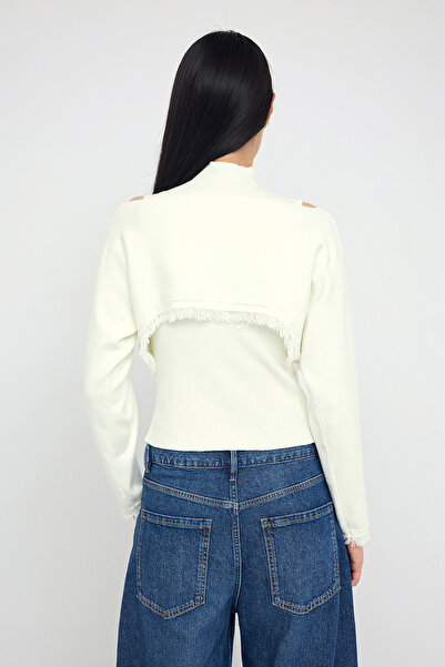 Trendyol Collection Teen Ecru 2-Piece Soft Textured Crop Top with Tassels- Inside Fitted Knitwear Sweater-Blouse Set Twoaw26Kz00011