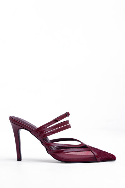 Tasarım أحذية نسائية بكعب عالي مع تفاصيل من الريش وأشرطة رفيعة متعددة - مجموع...