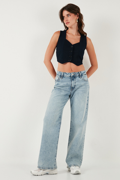 Lela Slim Fit Heart Collar Buttoned Thick Strap Crop Vest Vest 5865497