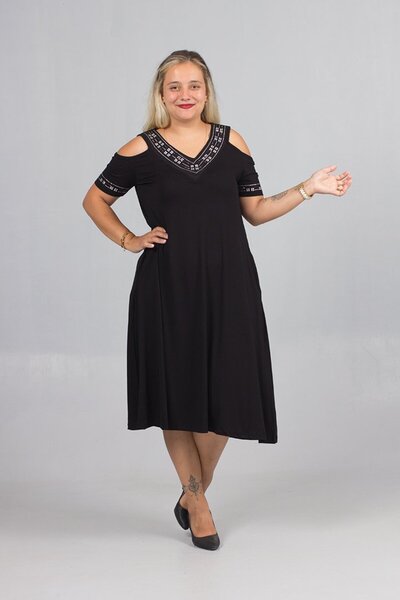 Truva XXL Plus Size Stone Embroidered Shoulder Window V-Neck Dress – Stylish and Elegant Design