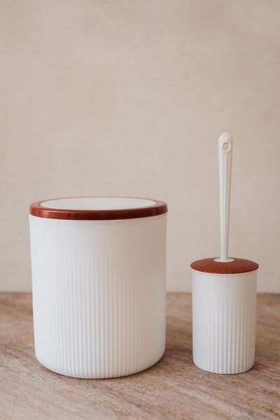 MAKRİ HOME Elegant Brown White 2-Piece Bathroom Set – 6 Liter Trash Can & Wc Brush Holder Set