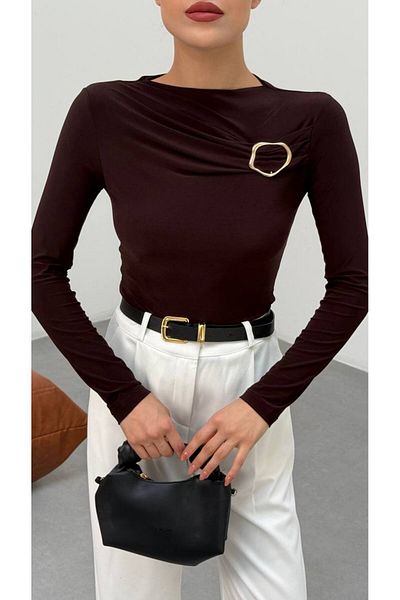 Butik Beyza Sandy Stretchy Blouse with Chest Accessory Detail
