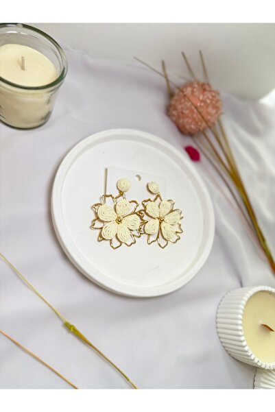 SHEEN HOUSE Renkli Sallantılı Çiçek Model Gold Renk Hasır Kağıt Küpe