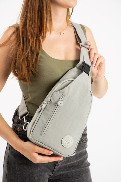 Çanta Trend Women's Crinkle Fabric Water Resistant Cross Strap Light Gray Colored Bag