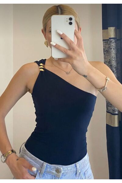 BİGÜMEX Gold Accessory Buckle One Shoulder Asymmetric Collar Blouse